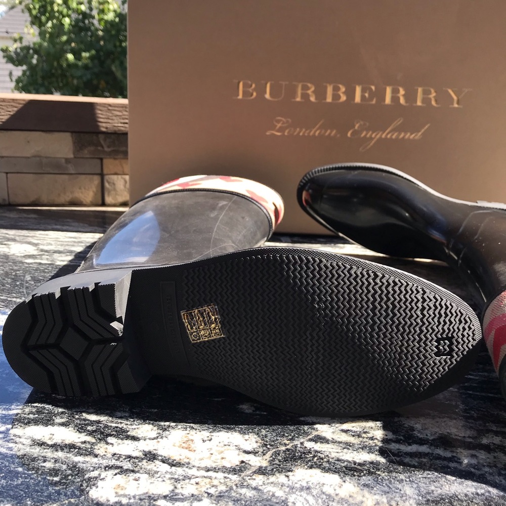 Burberry black Crosshill Parade Red- SZ 41 - NWT - Picture 6 of 6